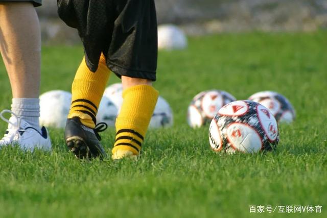 意甲-埃斯波西托任意球破门 AC米兰0-2斯佩齐亚